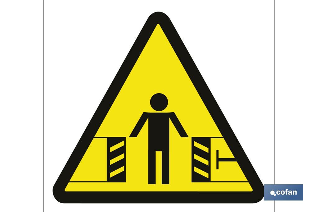 Risco de esmagamento. O desenho do sinal pode variar, mas em nenhum caso o seu significado será alterado. - Cofan