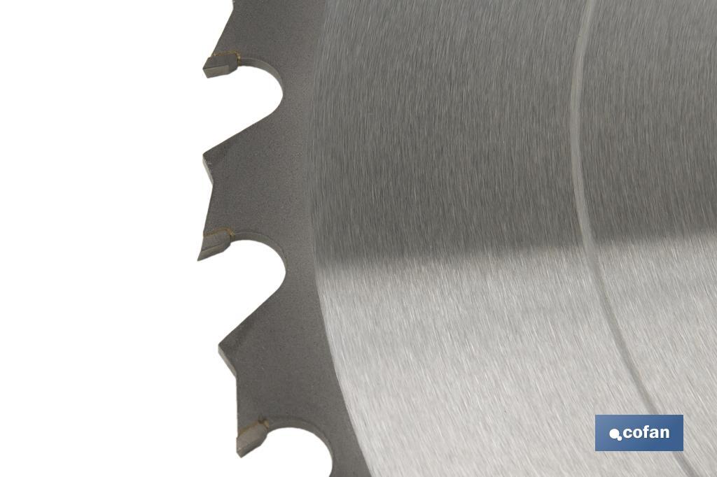 Mitre saw blade | Suitable for cutting wood and metal | Available in different teeth: 24, 28 and 32 | Available in different sizes - Cofan