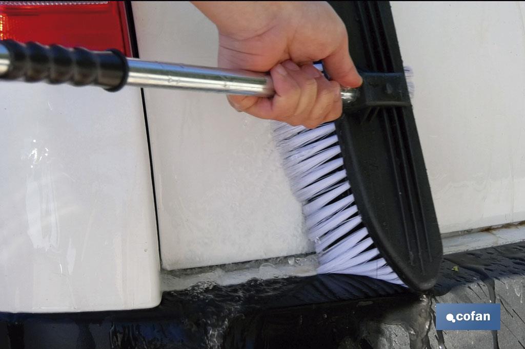 Cepillo para lavar coches profesional | Con canal de agua | Fabricado en PVC - Cofan