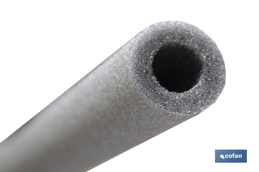 Coquillas aislantes para tuberías | Material: polietileno expandido | Color: gris | Protección térmica y anticorrosión | Disponible en diferentes diámetros y longitudes - Cofan