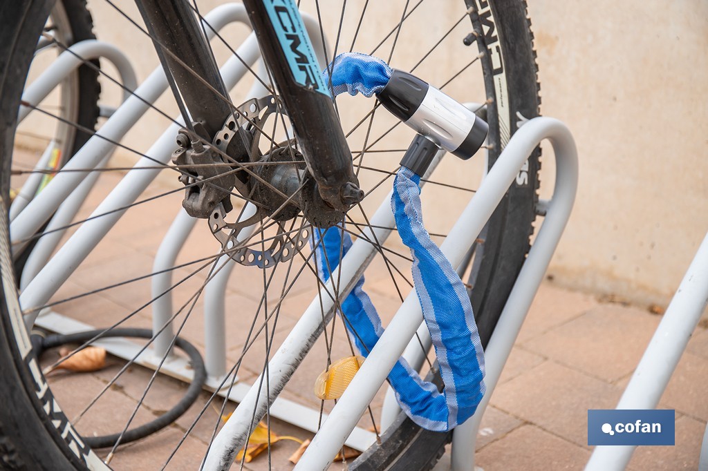 Candado de cadena de acero cementado | Cadena de Ø6 mm y longitud de 90 cm | Funda de nylon azul | Incluye 2 llaves de seguridad - Cofan