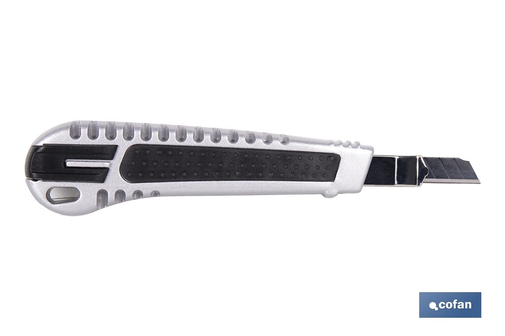 Cúter profesional de aluminio | Hoja negra SK2 | Sistema de bloqueo automático | Zona antideslizante | Disponible en 2 medidas - Cofan