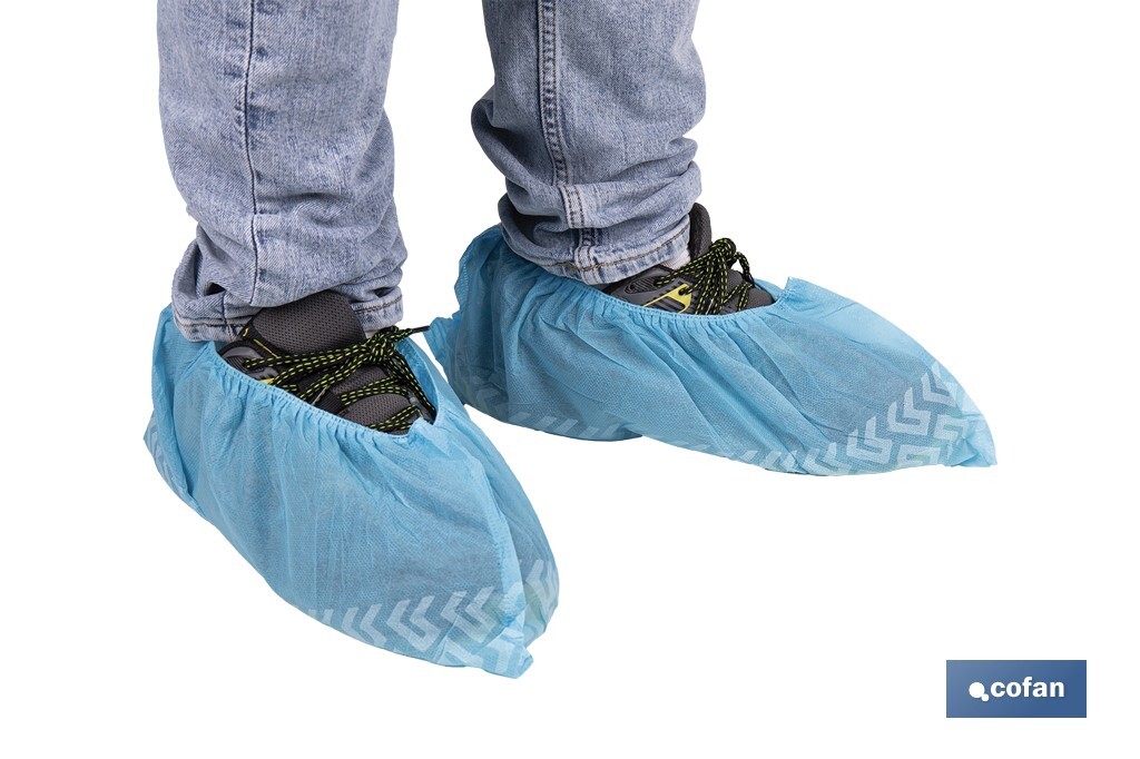 Disposable shoe covers | Slip resistant | Material: polypropylene | Colour: blue | One size fits all | Available in packs of 100 pieces - Cofan