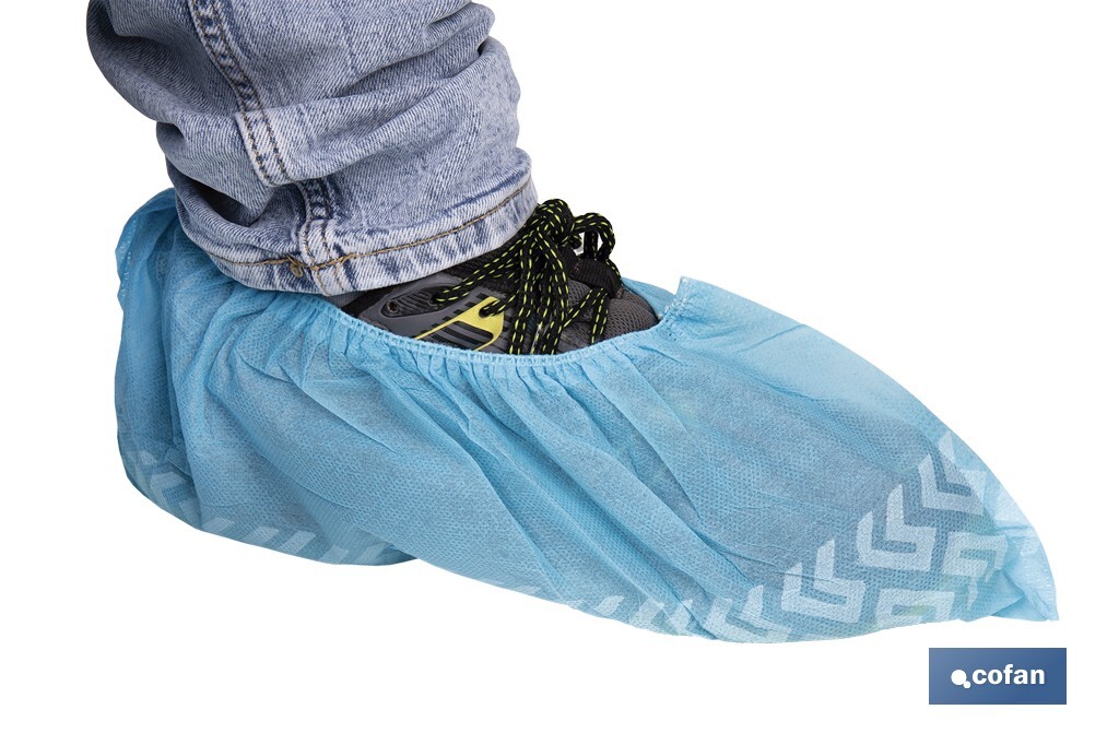 Disposable shoe covers | Slip resistant | Material: polypropylene | Colour: blue | One size fits all | Available in packs of 100 pieces - Cofan