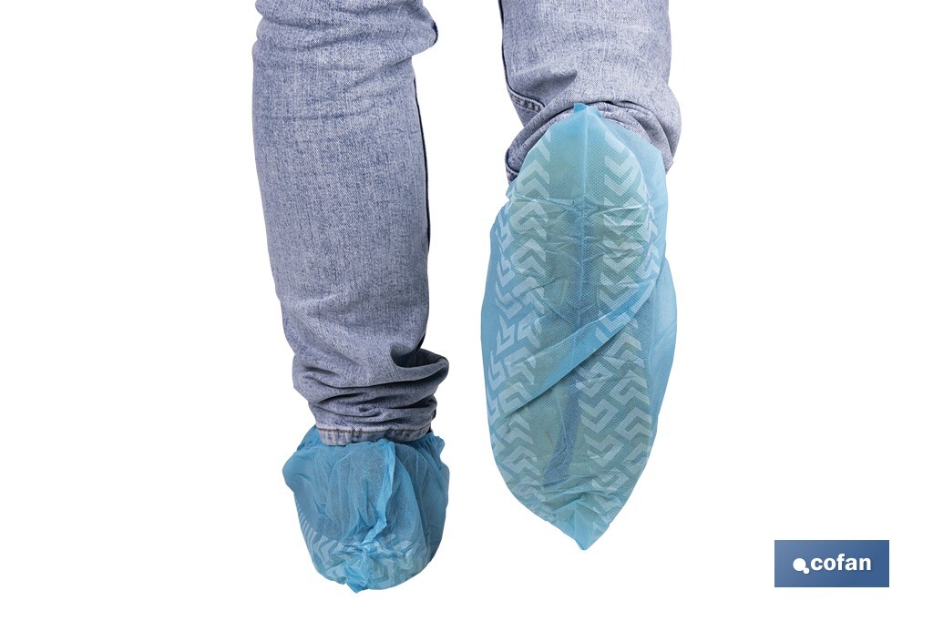 Disposable shoe covers | Slip resistant | Material: polypropylene | Colour: blue | One size fits all | Available in packs of 100 pieces - Cofan