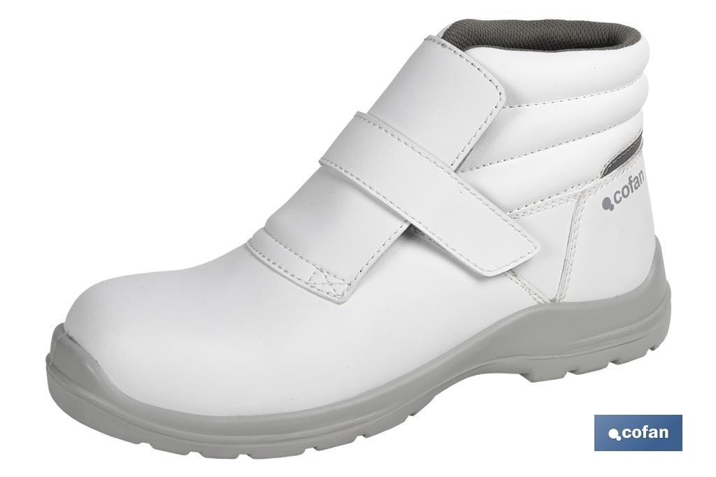 S2 SRC white safety boot | Sizes available range from 35 to 47 (EU) | White Eagle Model - Cofan