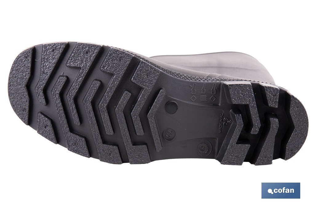 Botas de agua con caña alta | Material: PVC | Color: negro | Alta resistencia al agua, aceites y grasas | Disponible desde la talla 37 hasta la 47 - Cofan