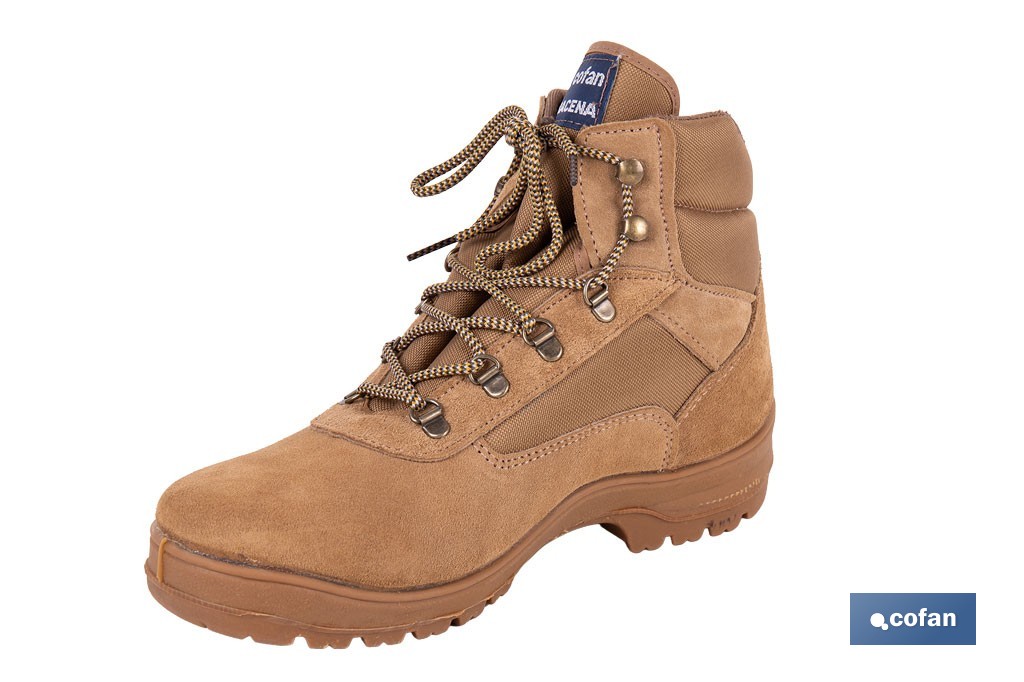 Bota de trekking Aracena con suela antideslizante de caucho | Serraje natural y cierre por cordones | Adecuada para senderismo y media montaña | Disponible desde la talla 38 hasta la 46 - Cofan