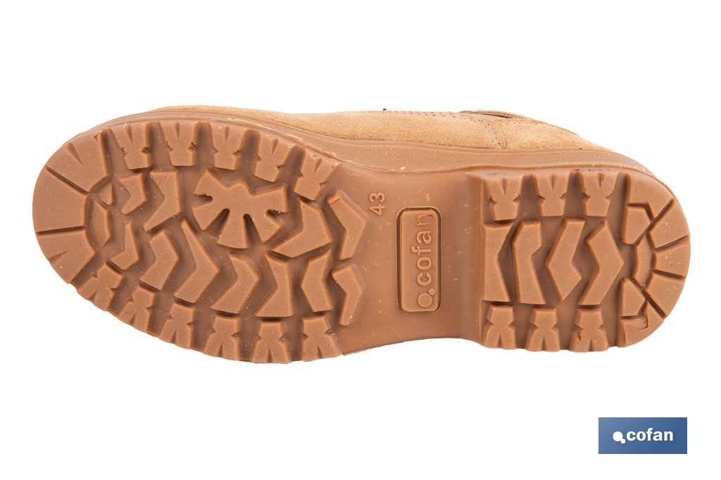 Bota de trekking Aracena con suela antideslizante de caucho | Serraje natural y cierre por cordones | Adecuada para senderismo y media montaña | Disponible desde la talla 38 hasta la 46 - Cofan