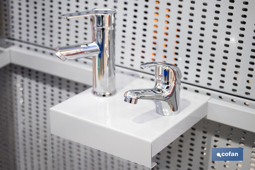 Bandeja metálica para exposición de grifería | Montaje horizontal o vertical | Medidas: 23,5 x 23,5 x 7,5 cm - Cofan