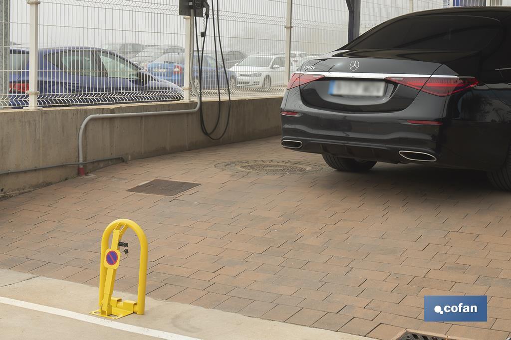 Bloqueo para parking con cerradura integrada | Barrera para plaza de aparcamiento en color amarillo - Cofan