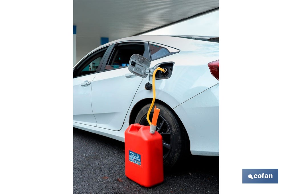 Bomba de transferencia de líquidos portátil | Funcionamiento a pilas | Bomba autocebante con manguera de 60 cm - Cofan