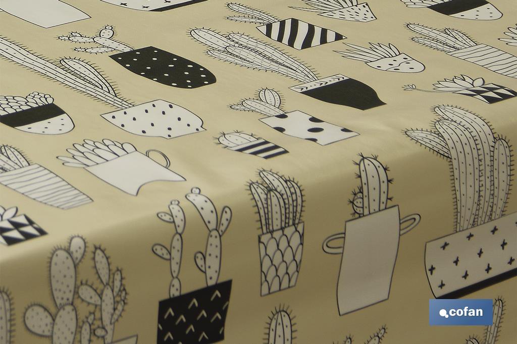 Rolo de toalha de mesa plástica com estampado de cactos e fundo beije - Cofan