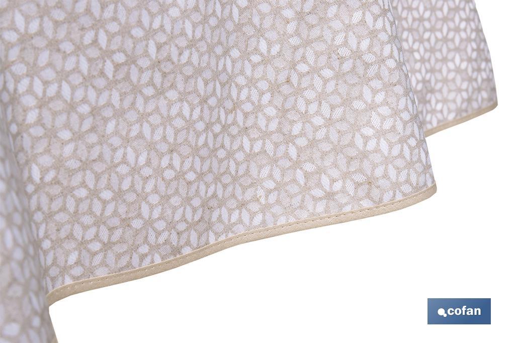 Mantel redondo antimanchas confeccionado en Jacquard con tejido resinado | Diseño de pétalos sobre beige | Materiales: 50% algodón y 50% poliéster | Diferentes medidas - Cofan