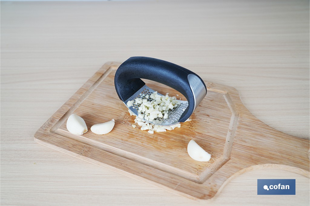 Prensador de ajos ergonómico | Material: acero inoxidable | Apto para lavavajillas, fácil de limpiar - Cofan