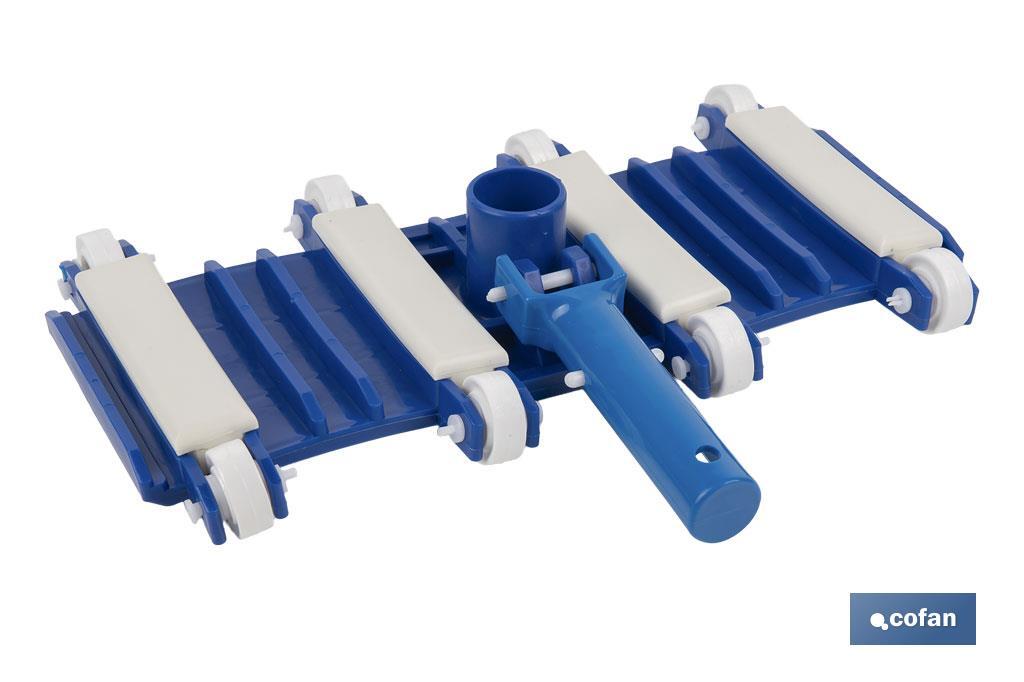 Limpiafondos Flexible para Piscinas con 8 Ruedas | Medidas de 33 x 18 cm y Mango de Ø 2,8 cm - Cofan