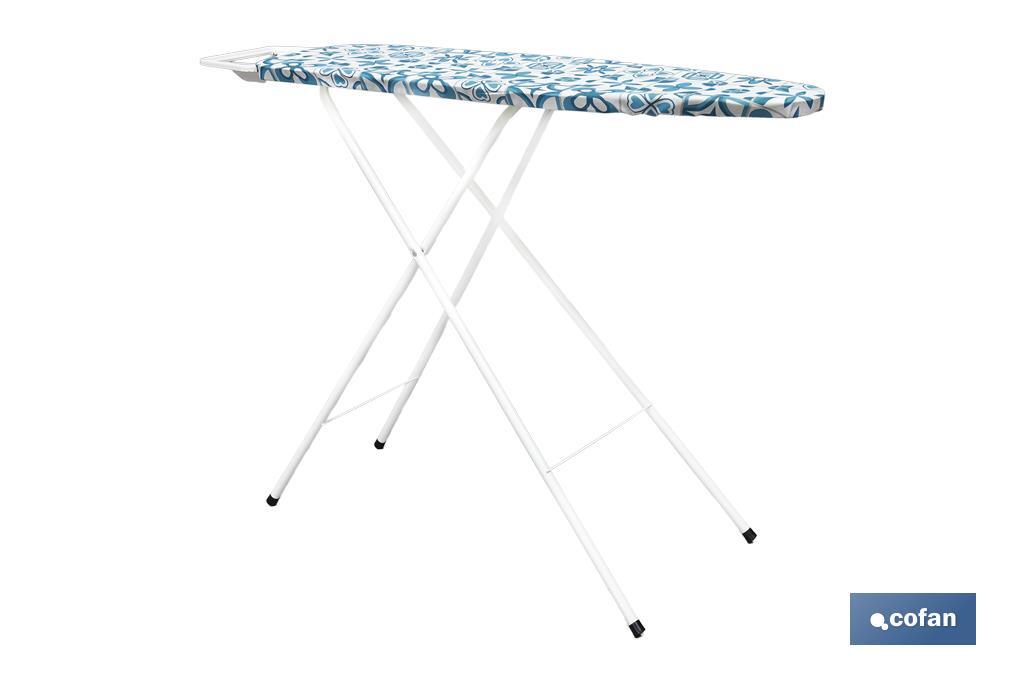 Tabla de planchar | 3 posiciones regulables | Compacta y ajustable | Patas antideslizantes | Medidas: 110 x 32 cm - Cofan