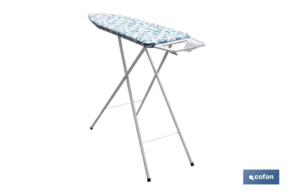 Tabla de planchar | 3 posiciones regulables | Compacta y ajustable | Patas antideslizantes | Medidas: 110 x 32 cm - Cofan
