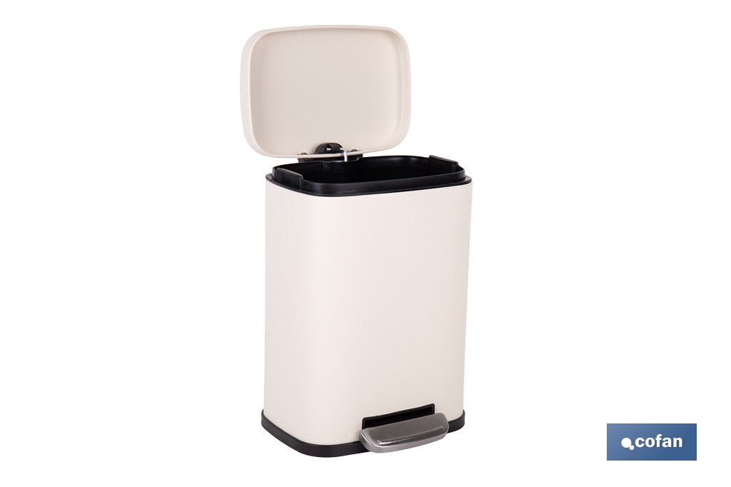 Cubo de basura beige con pedal y cubo interior | Papelera metálica para baño y cocina con cierre suave | Recubrimiento antihuellas | Disponible en diferentes capacidades - Cofan
