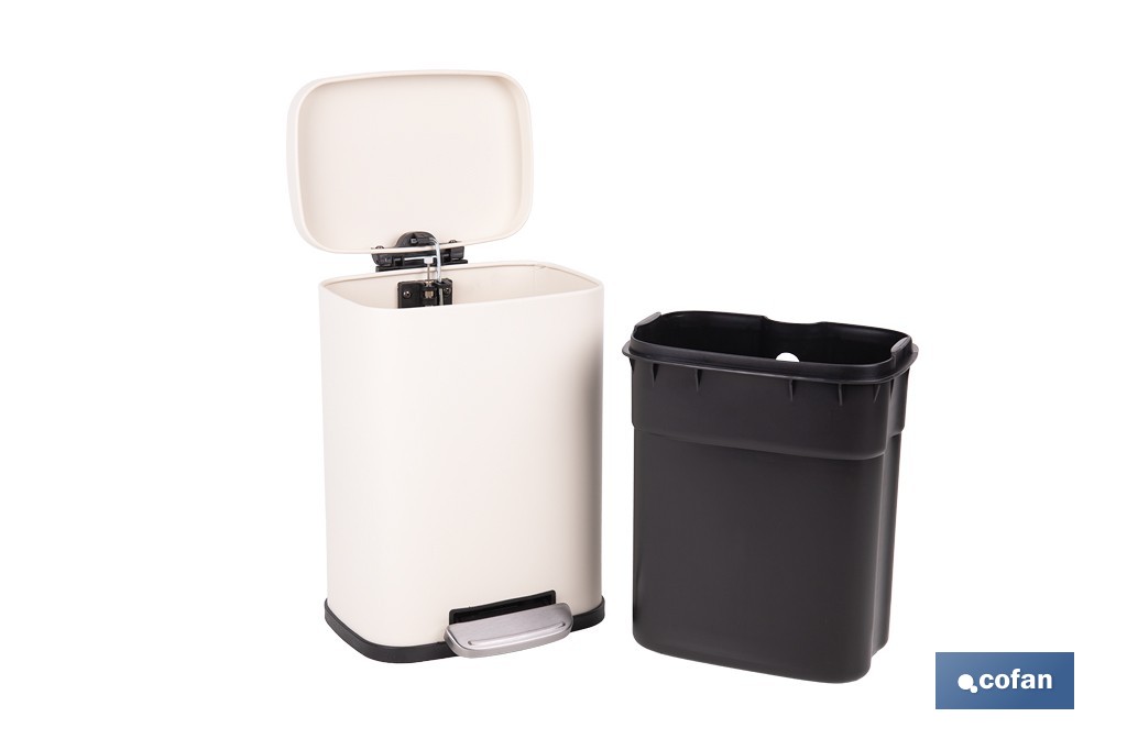Cubo de basura beige con pedal y cubo interior | Papelera metálica para baño y cocina con cierre suave | Recubrimiento antihuellas | Disponible en diferentes capacidades - Cofan