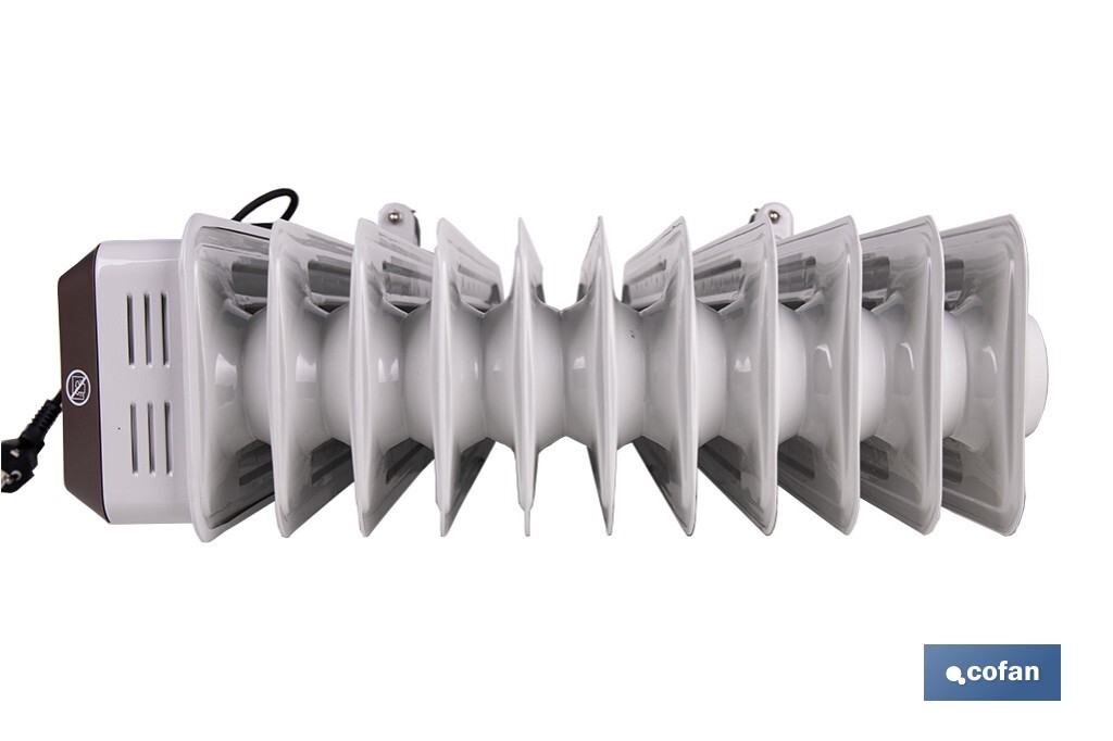 Radiador de aceite 2500 W | Color: blanco | Con 11 elementos y termostato regulable | Seguridad antiincendios y Control antivuelco - Cofan