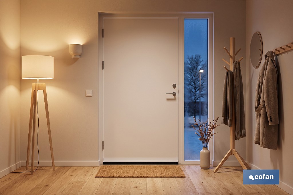 Burlete adhesivo de aluminio con labio de goma | Longitud de 105 cm | Disponible en diferentes acabados - Cofan