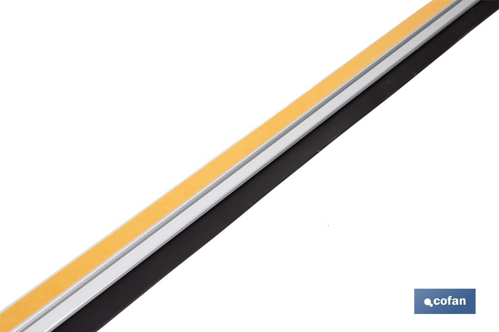 Burlete adhesivo de aluminio con labio de goma | Longitud de 105 cm | Disponible en diferentes acabados - Cofan