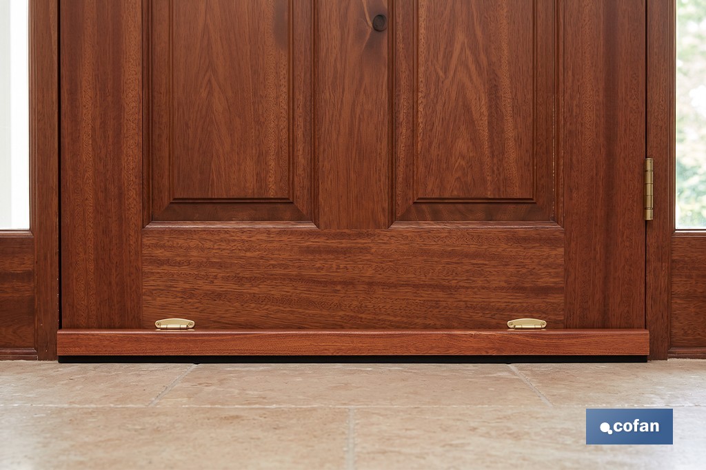 Burlete basculante de madera sostenible | Fijación mediante bisagra | Longitud de 91,5 cm | Disponible en diferentes acabados - Cofan