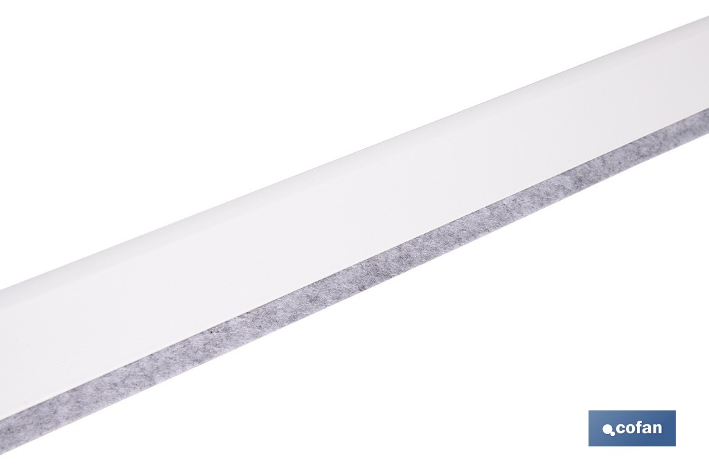 Burlete basculante de madera sostenible | Fijación mediante bisagra | Longitud de 91,5 cm | Disponible en diferentes acabados - Cofan