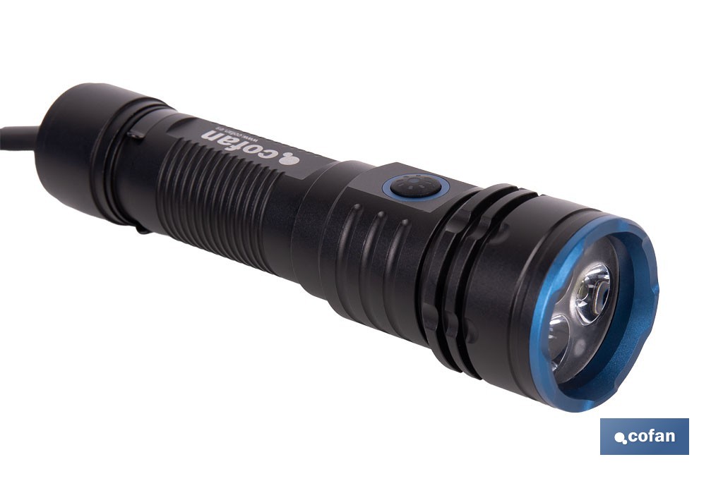 Linterna LED de alta potencia (2000 lm) y 150 m de alcance. 5 funciones y base magnética - Cofan