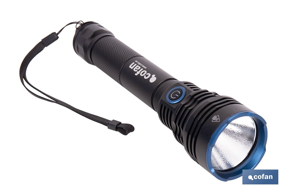 Linterna LED de alta potencia | Recargable con 6 modos de luz | Disponible en dos potencias: 18.000 lm y 10.000 lm - Cofan