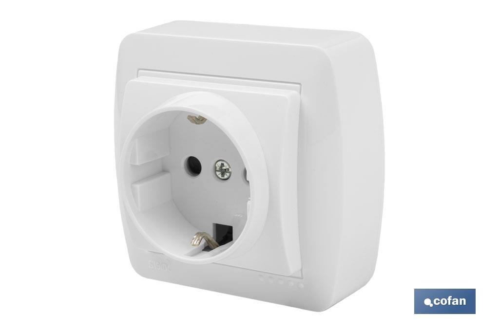 Base per presa elettrica bipolare da superficie | Modello Atlantis | Colore: bianco | 16 A - 250 V | L-N - Cofan