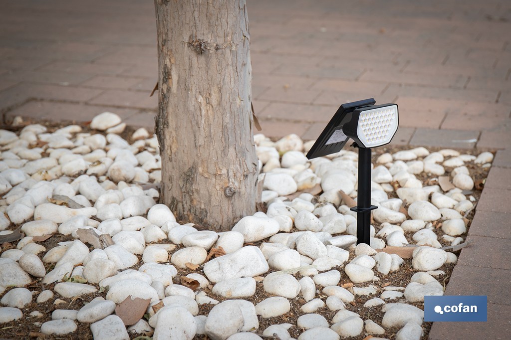 Pack de 4 apliques solares LED con sensor | Instalación en pared o suelo | Dos modos de iluminación | 3000 K, batería 3,7 V, 1500 mAh - Cofan