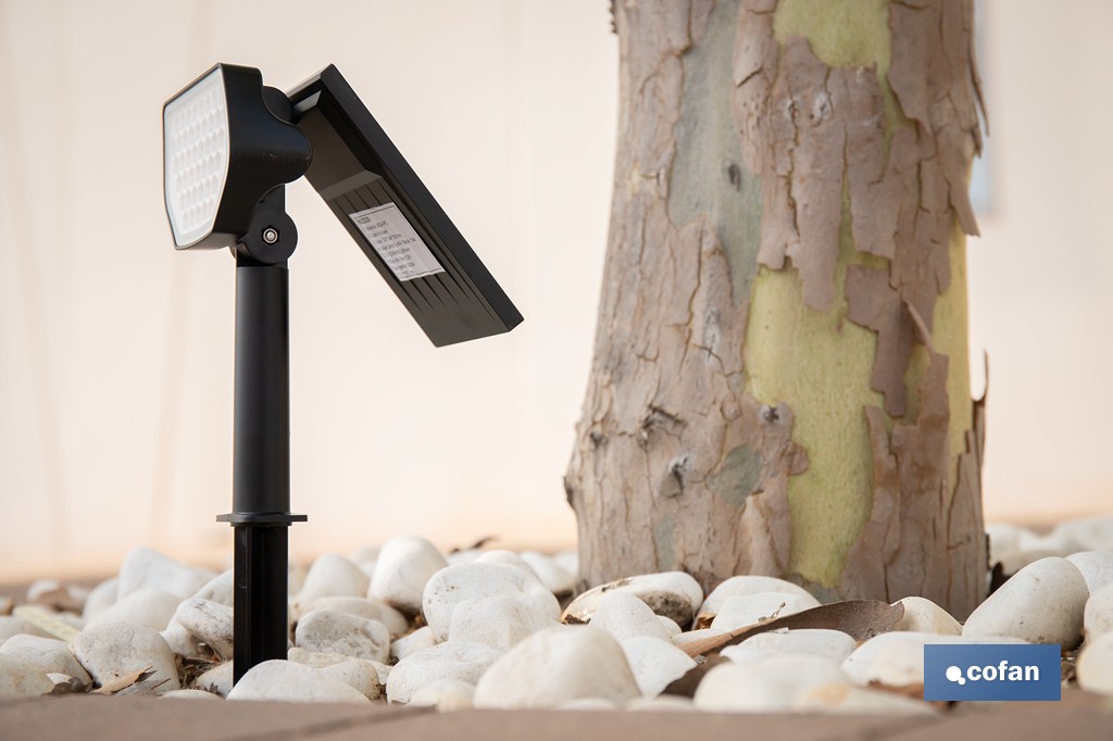 Pack de 4 apliques solares LED con sensor | Instalación en pared o suelo | Dos modos de iluminación | 3000 K, batería 3,7 V, 1500 mAh - Cofan