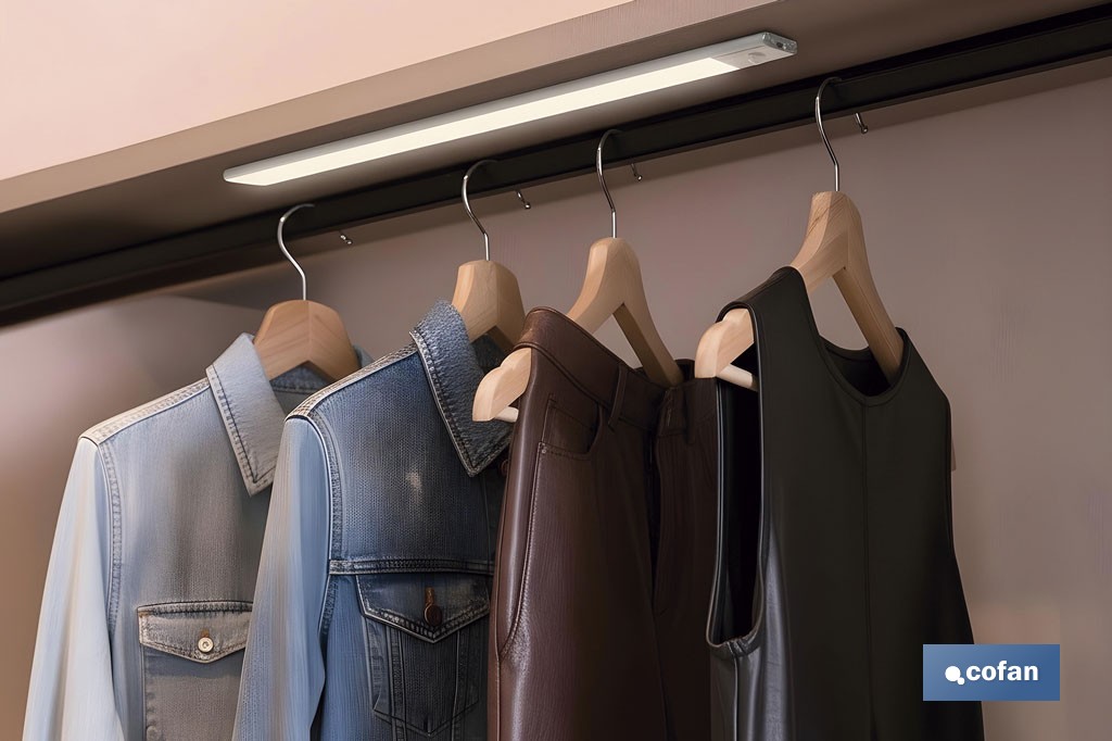 Aplique LED recargable con sensor de movimiento | Iluminación regulable con tecnología CCT | Disponible en dos medidas diferentes - Cofan