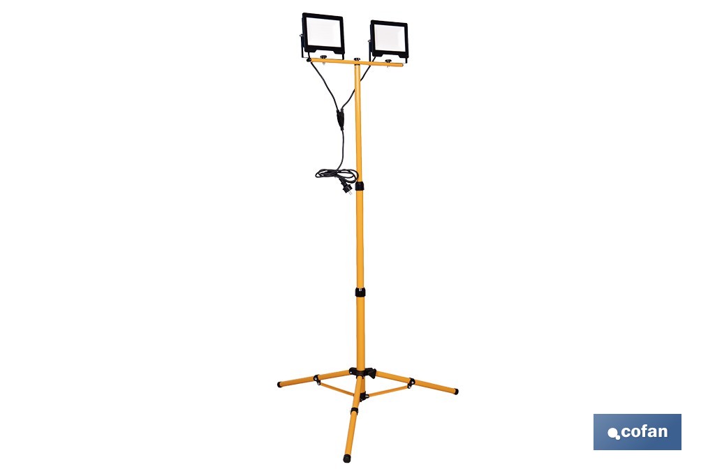 Trípode telescópico con 2 proyectores LED | Altura máxima 1,75 m, 50 W, 4500 lm, protección IP65 | Cable de 1,9 m con enchufe europeo - Cofan