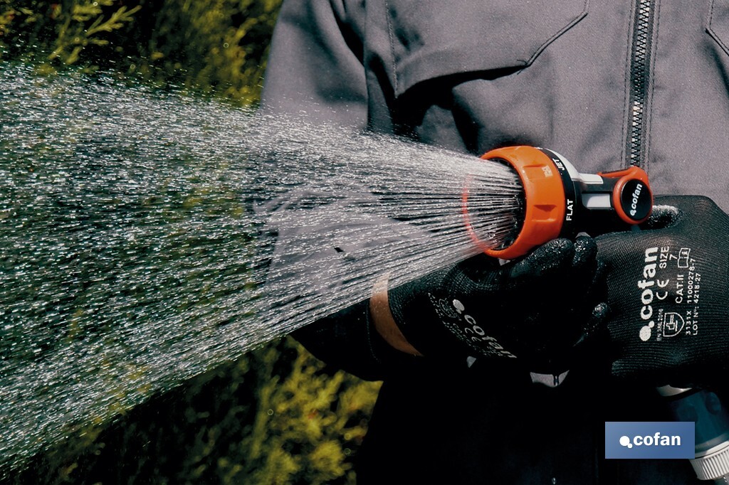 Spray gun with 7 spray patterns and thumb control design - Cofan