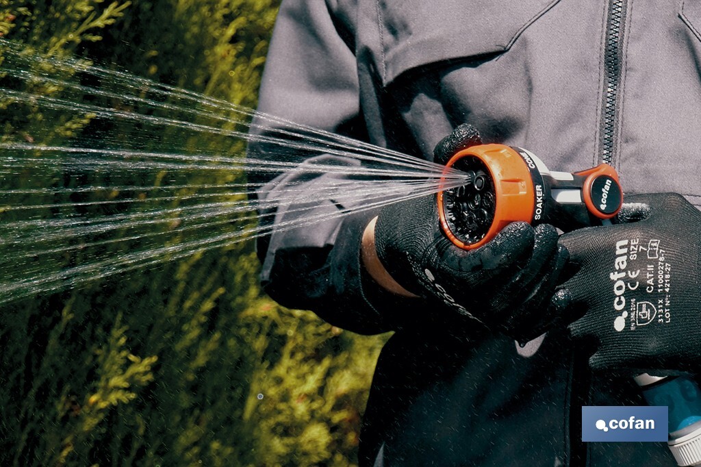 Spray gun with 7 spray patterns and thumb control design - Cofan