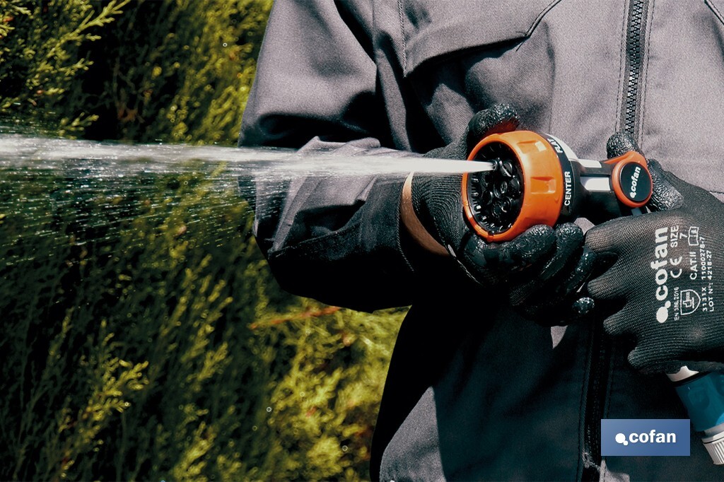 Spray gun with 7 spray patterns and thumb control design - Cofan