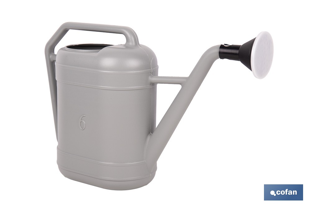 Regadera gris con cabezal desmontable de HDPE | Resistente, ligera 100 % reciclable con capacidad de 6 litros - Cofan