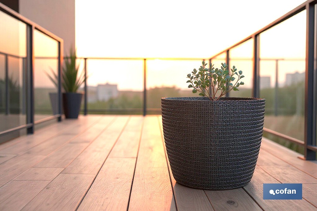 Decorative planters with woven design | UV resistant | Material: polypropylene | Available in different size and colours - Cofan