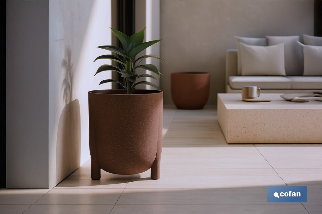 Decorative plant pots with legs | Drain plug included | Available in coffee and cream colours | Different sizes and capacities - Cofan