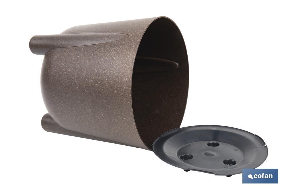 Decorative plant pots with legs | Drain plug included | Available in coffee and cream colours | Different sizes and capacities - Cofan