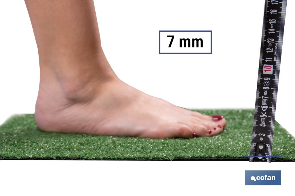Artificial grass with pile height of 7mm | Lightweight and very easy to install - Cofan