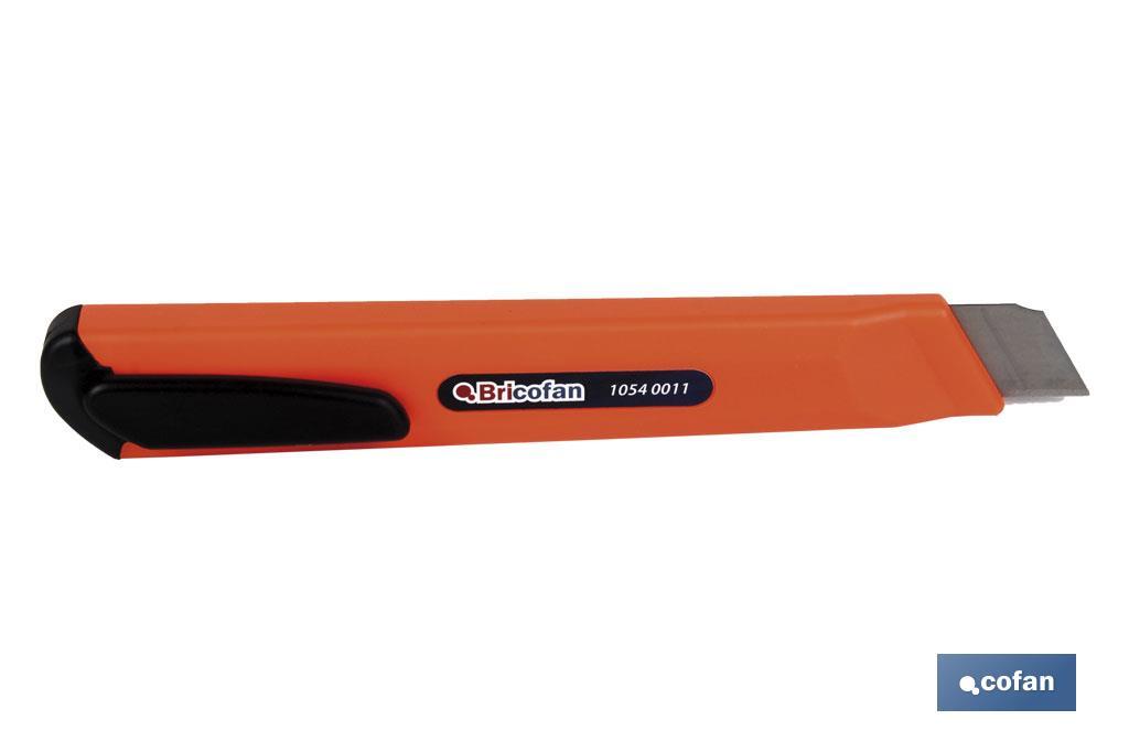 Cutter Standard | Realizzato in ABS | Dimensioni: 18 mm - Cofan
