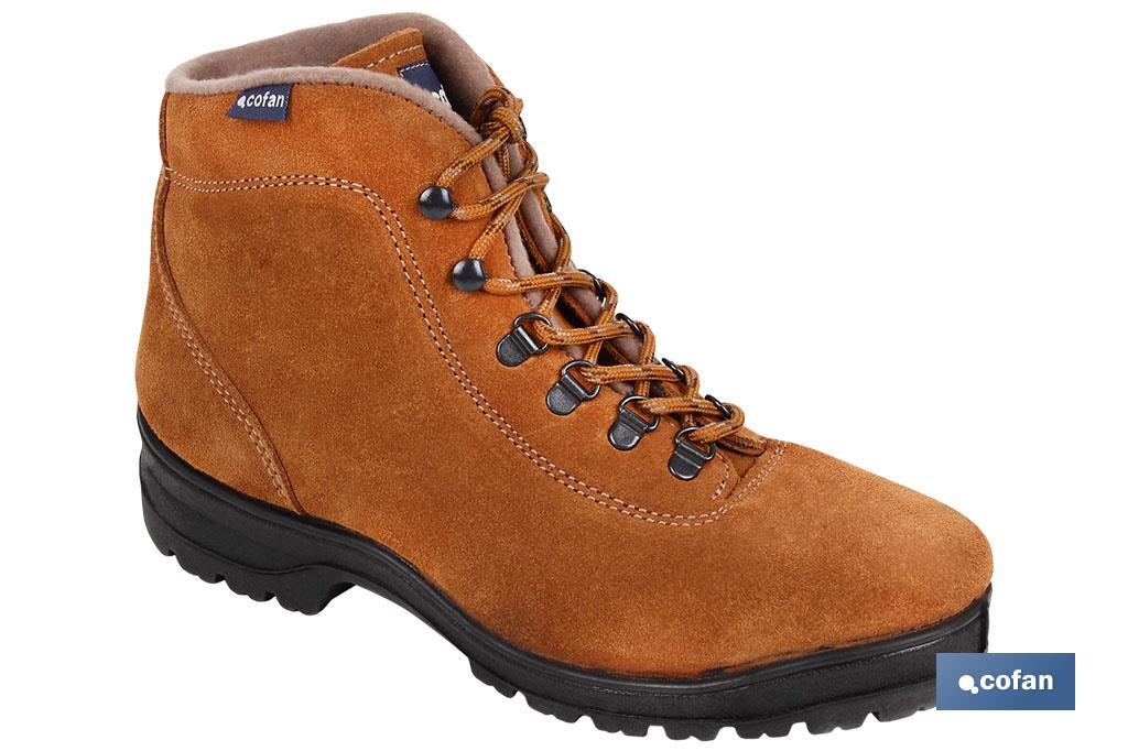 Bota de Trekking | Pele de Camurça | Modelo Nijar | Cor Camel | Sola Antiderrapante - Cofan