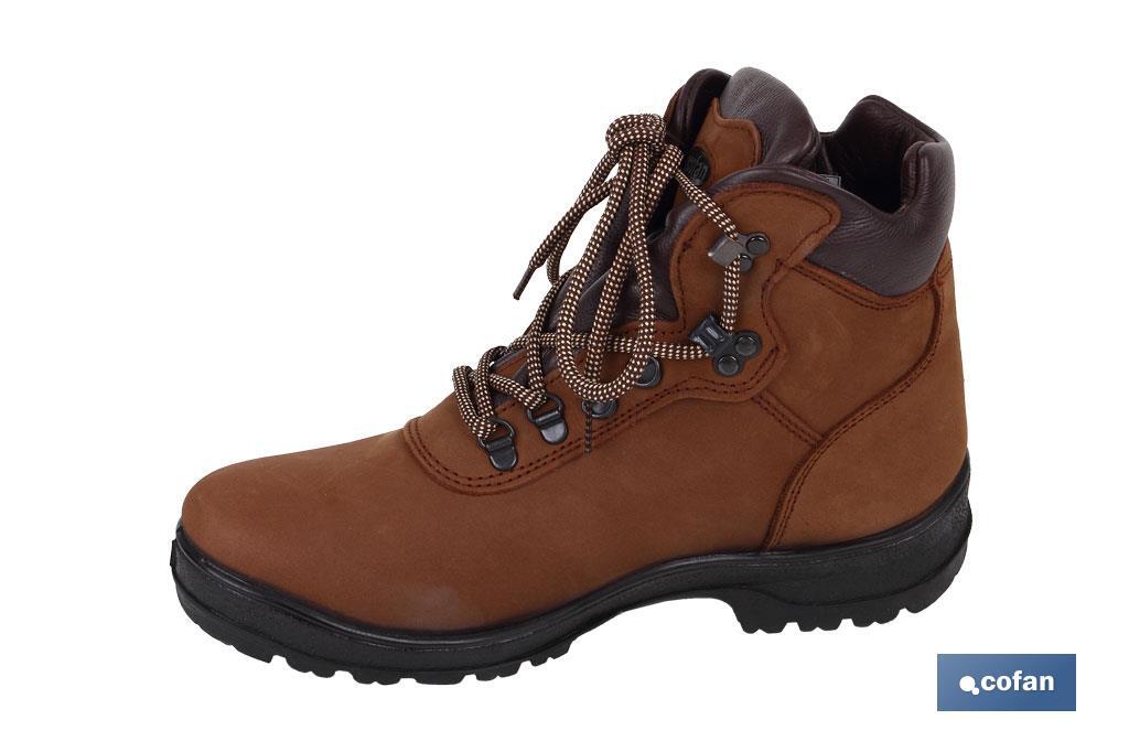 Bota Trekking | Modelo Cimarrón | Sympatex | Cor Castanho | Sistema Auto bloqueante - Cofan