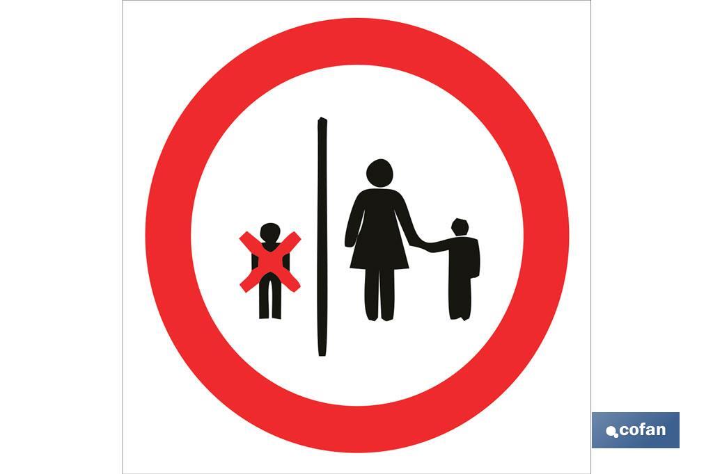 Prohibido ascensor a menores 14 años. El diseño de la señal puede variar, pero en ningún caso se variará el significado de la misma. - Cofan