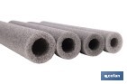 Coquillas aislantes para tuberías | Material: polietileno expandido | Color: gris | Protección térmica y anticorrosión | Disponible en diferentes diámetros y longitudes - Cofan