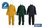 TRAJE DE AGUA | FABRICADO EN PVC Y POLIURETANO | VARIOS COLORES | CON DOS BOLSILLOS Y CAPUCHA OCULTA EN EL CUELLO